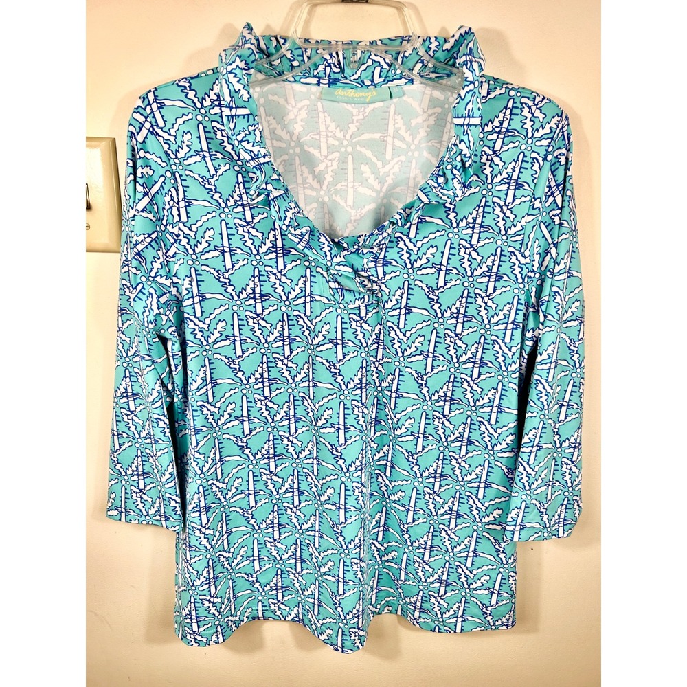 Light Blue Patterned V-Neck Blouse with 3/4 Sleeves